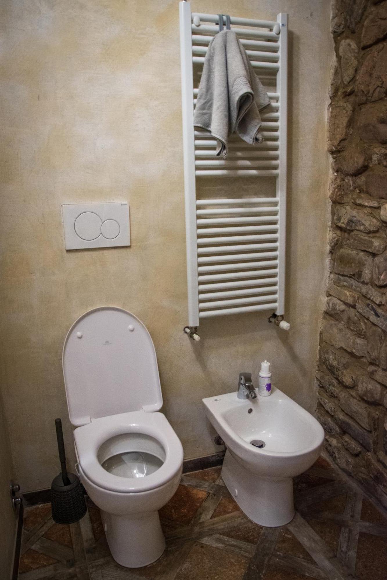 Il Nido Di Matilde _Monolocale Design Sul Fiume_ Apartment Rossena Екстериор снимка